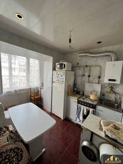 3-к. квартира, 60 м², 3/3 эт.