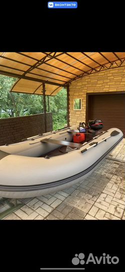 Надувная лодка с мотором