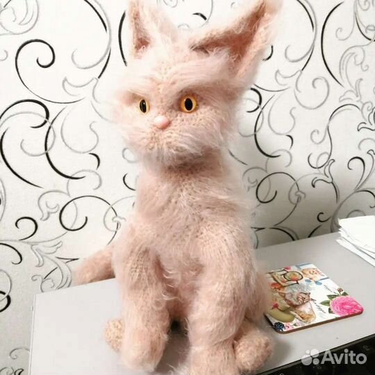 Вязаный кот