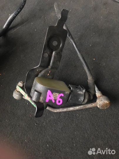 Датчик высоты дорожного просвета Audi A6