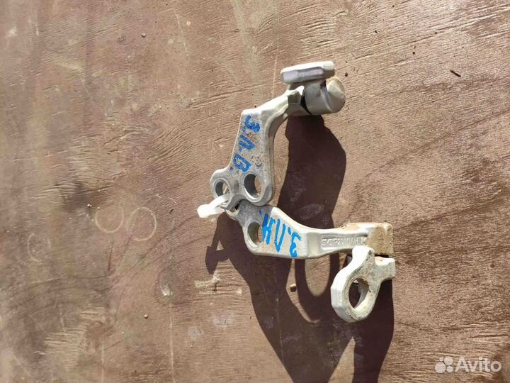 Петли двери задней левой Ford Focus 2