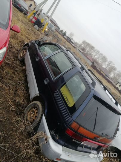 Mitsubishi Chariot 2.0 AT, 1995, битый, 299 999 км