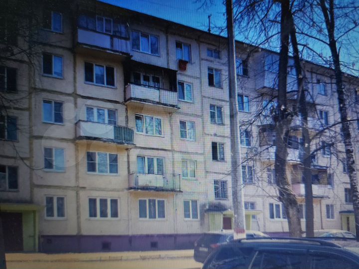 Доля в 2-к. квартире, 43 м², 1/5 эт.