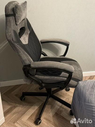 Компьютерное геймерское кресло Zombie viking 6