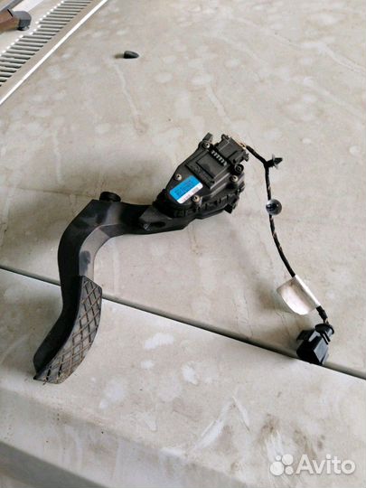 Ауди А6 С5 педаль газа