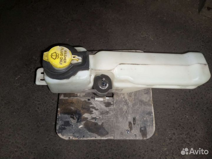 Бачок омывателя chrysler