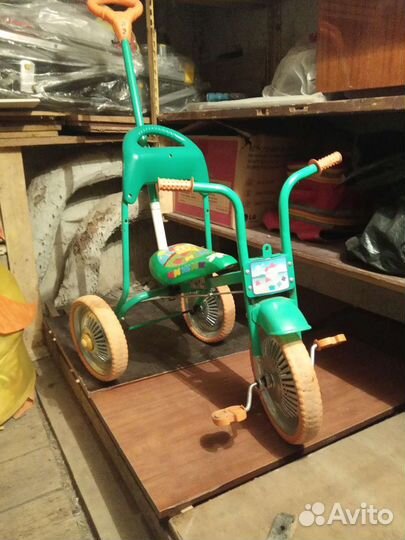 Детский велосипед бу с ручкой,ручка не подн