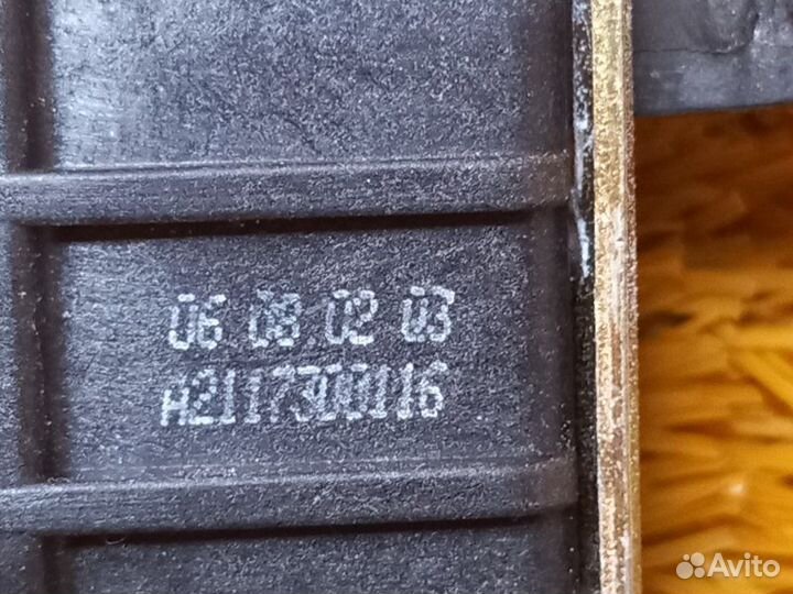 Ограничитель двери задний правый Mercedes-Benz