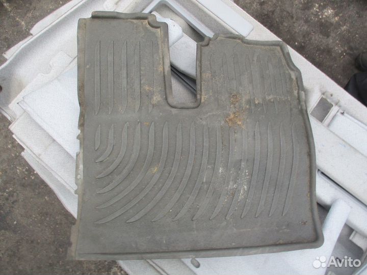 Покрытие пола (слева спереди) MAN 81628600755