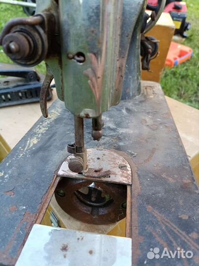 Швейная машинка зингер