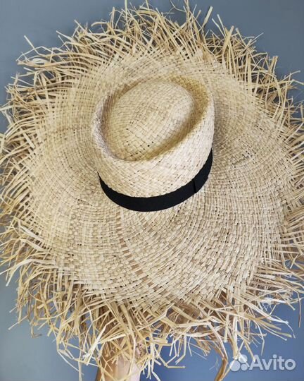 Соломенная шляпа женская
