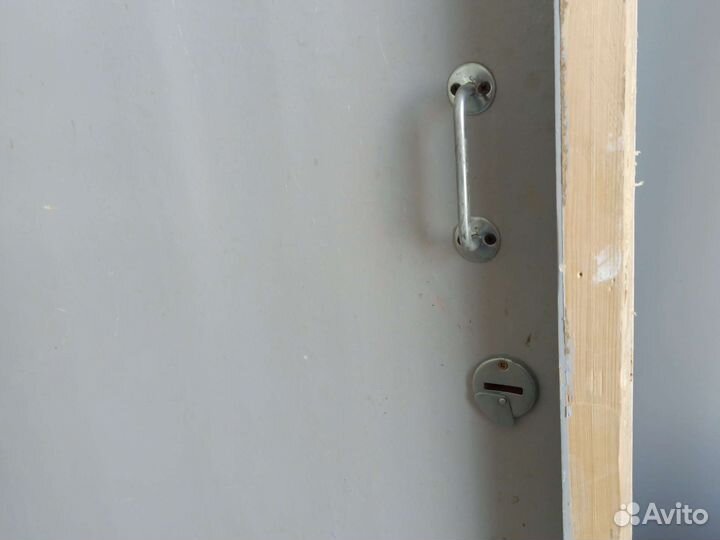 Дверь входная деревянная б/у, с коробкой
