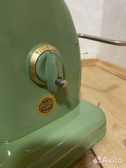 Швейная машина 