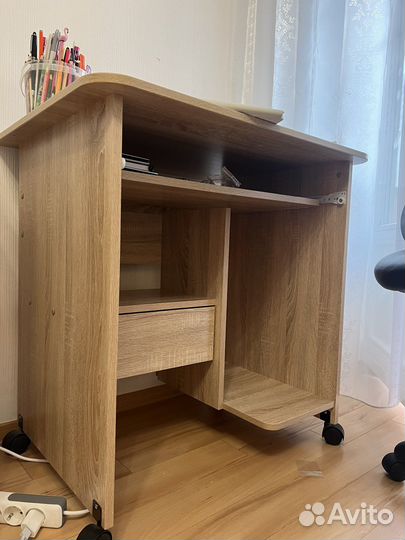 Компьютерный стол и стул