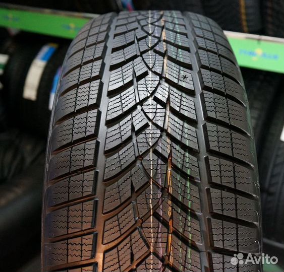 Goodyear Cargo Ultra Grip 275/40 R22