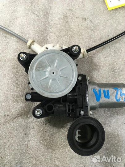 Стеклоподъемник передний левый Suzuki Swift 4