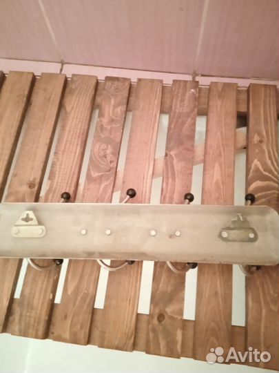 Вешалка для одежды настенная