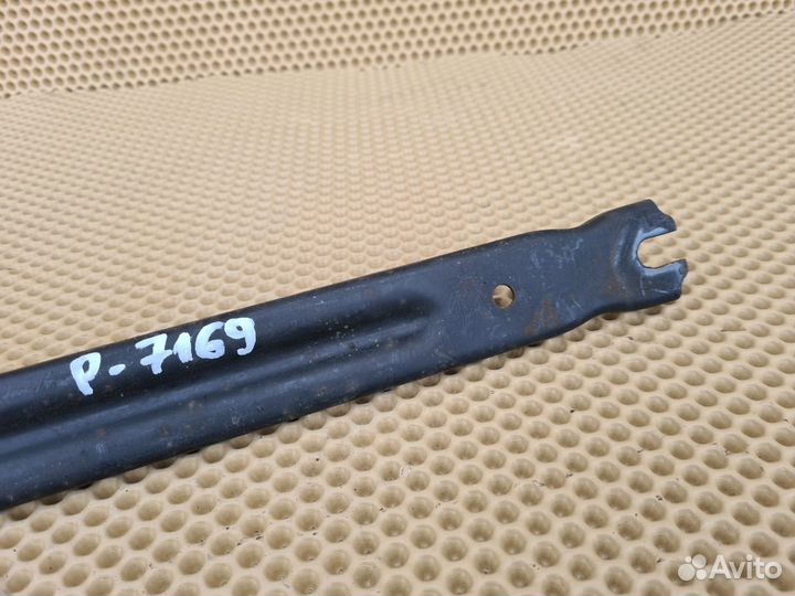 Кронштейн задней балки задний Infiniti M Q70 Y51