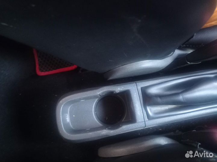 Подлокотник для автомобиля