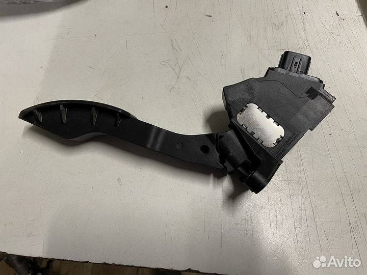 Педаль газа Toyota Corolla E150 2006-2013