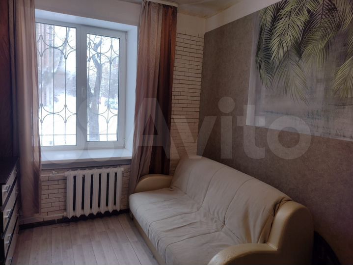 Комната 15 м² в 4-к., 1/3 эт.