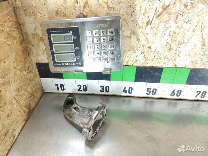 Кронштейн двигателя E 123