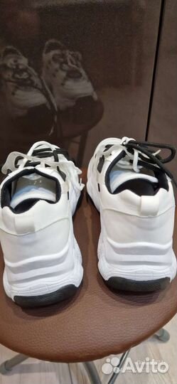Кроссовки женские 36 размер новые