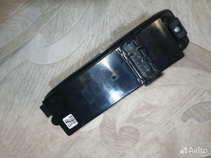 Блок управления стеклоподъемниками примера п12