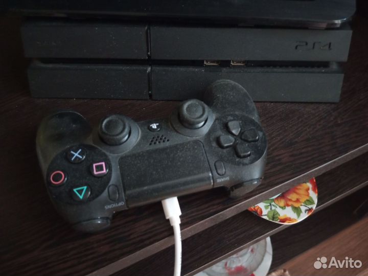 Плейстейшер 4