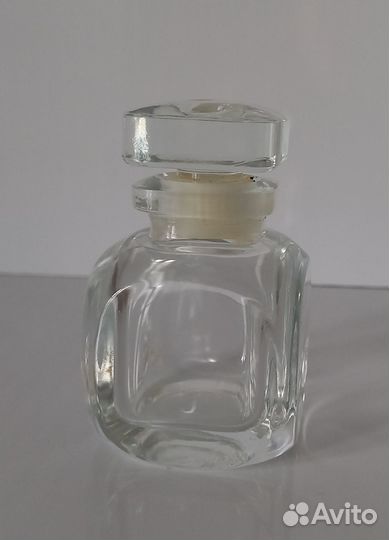 Флакон духов 