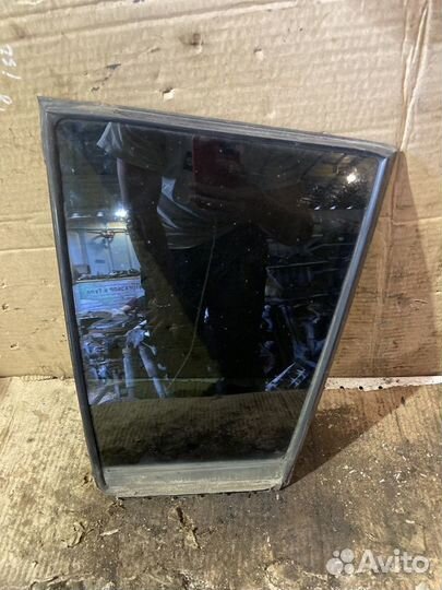 Стекло глухое заднее левое Nissan Tiida