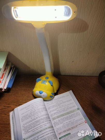 Продаю настольную лампу