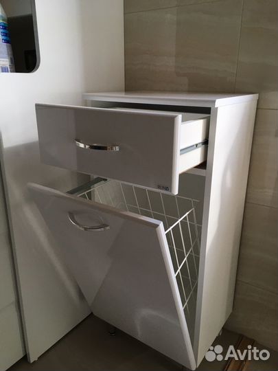 Тумба с корзиной для белья