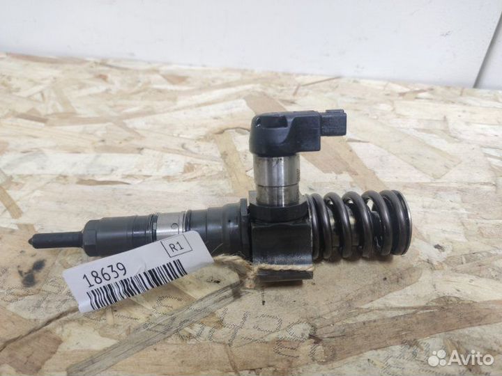 Форсунка Volkswagen Passat B6 2.0 TDI