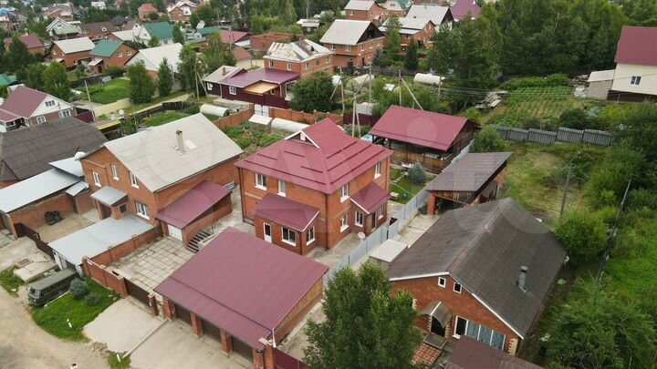 Коттедж 208,6 м² на участке 10 сот.