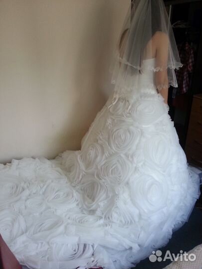 Платье свадебное со шлейфом