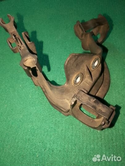 A1664211394 кронштейн тормозных трубок GL GLS GLE