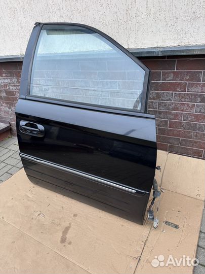 Дверь передня левая, правая chrysler voyager