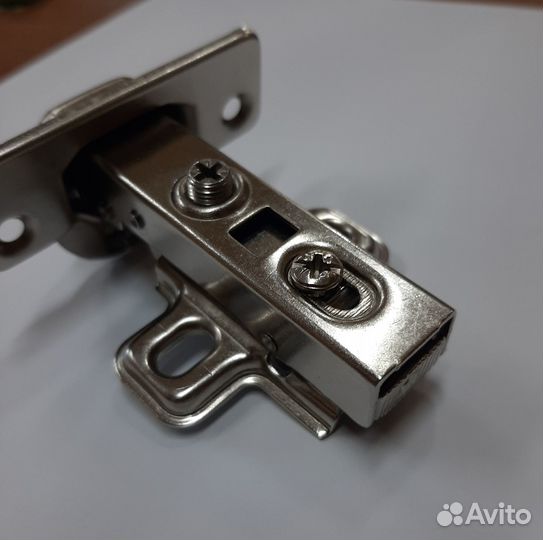 Петля мебельная clip-on с доводчиком