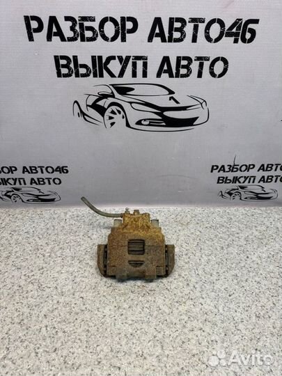 Суппорт передний правый Toyota Yaris P13 1.5