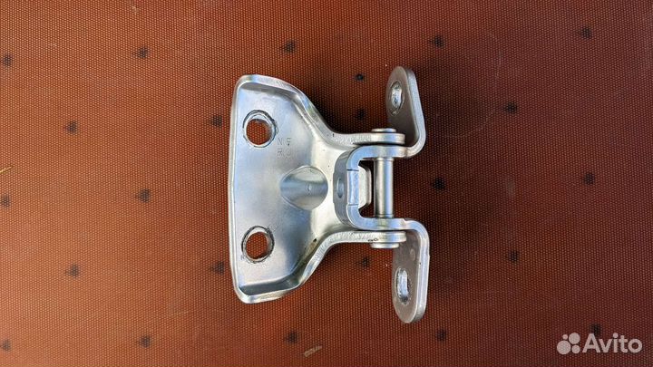 Петля двери задняя левая Hyundai-Kia