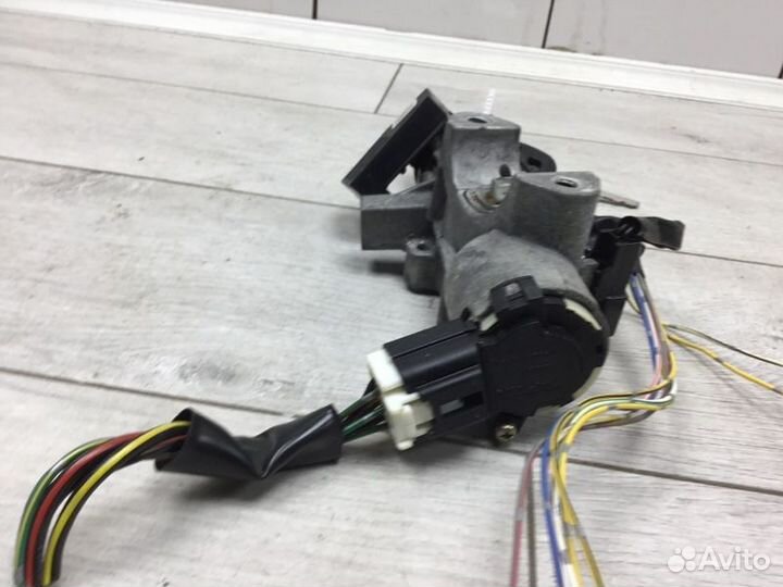 Замок зажигания Toyota Avensis седан 1ZZ-FE 2006