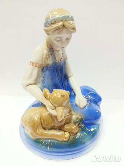 Статуэтка Аленушка с козленком