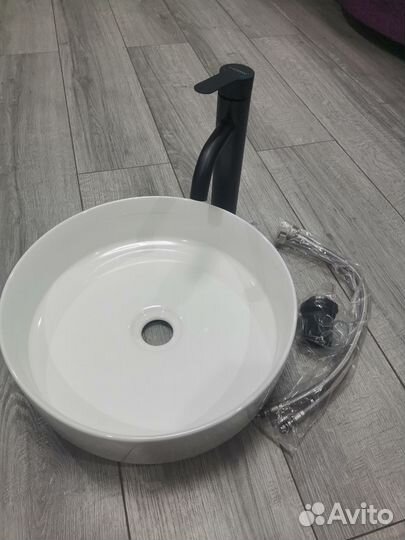 Смеситель и раковина накладная