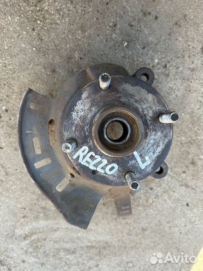 Поворотный кулак левый Chevrolet Rezzo