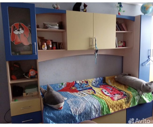 Детская стенка с кроватью и матрасом
