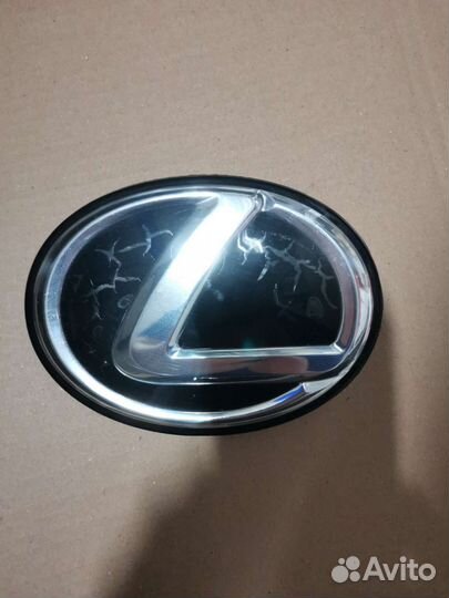 Значок lexus f sport, is250