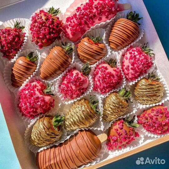 Фрукты и ягоды в шоколаде