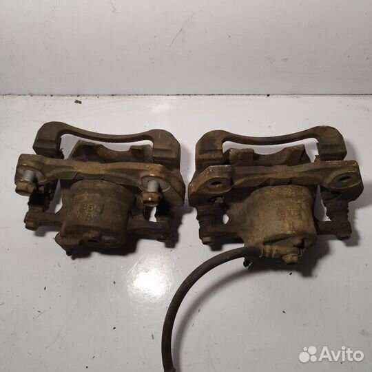 Суппорт передний правый Toyota Corolla E150