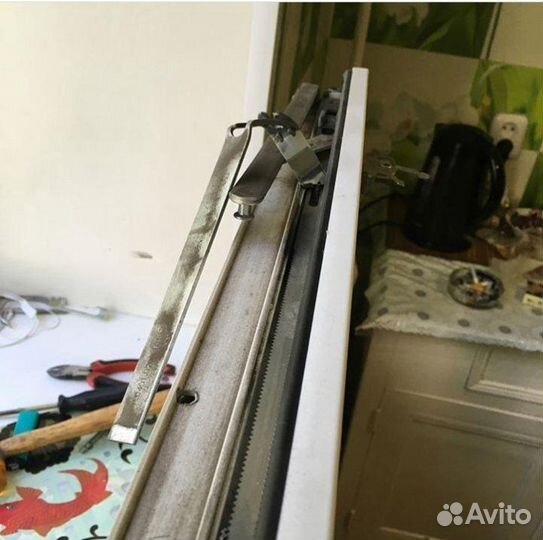 Мастер по ремонту пластиковых окон дверей